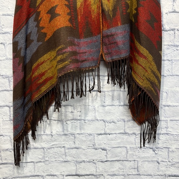 eUty Women Oversized Patterned Poncho w/Hoodie with 2 Button Closure and Tassels - Picture 7 of 9